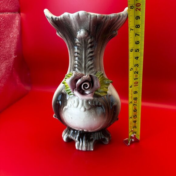 VTG ITALIAN 8" PORCELAIN VASE, FOOTED w/RAISED PINK ROSE ON A LEAVES - Picture 7 of 8